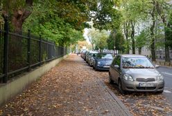 Warszawa. Chodnik dla pieszych, parkowanie na jezdni. Zmiany na Odyńca