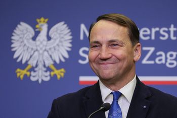 Sikorski prowokacyjne apeluje o likwidację hotelu sejmowego