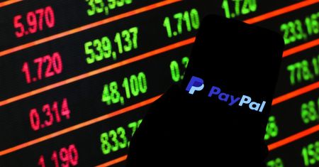 PayPal pobierze pieniądze z konta. Co zrobić, żeby nie stracić 50 zł?