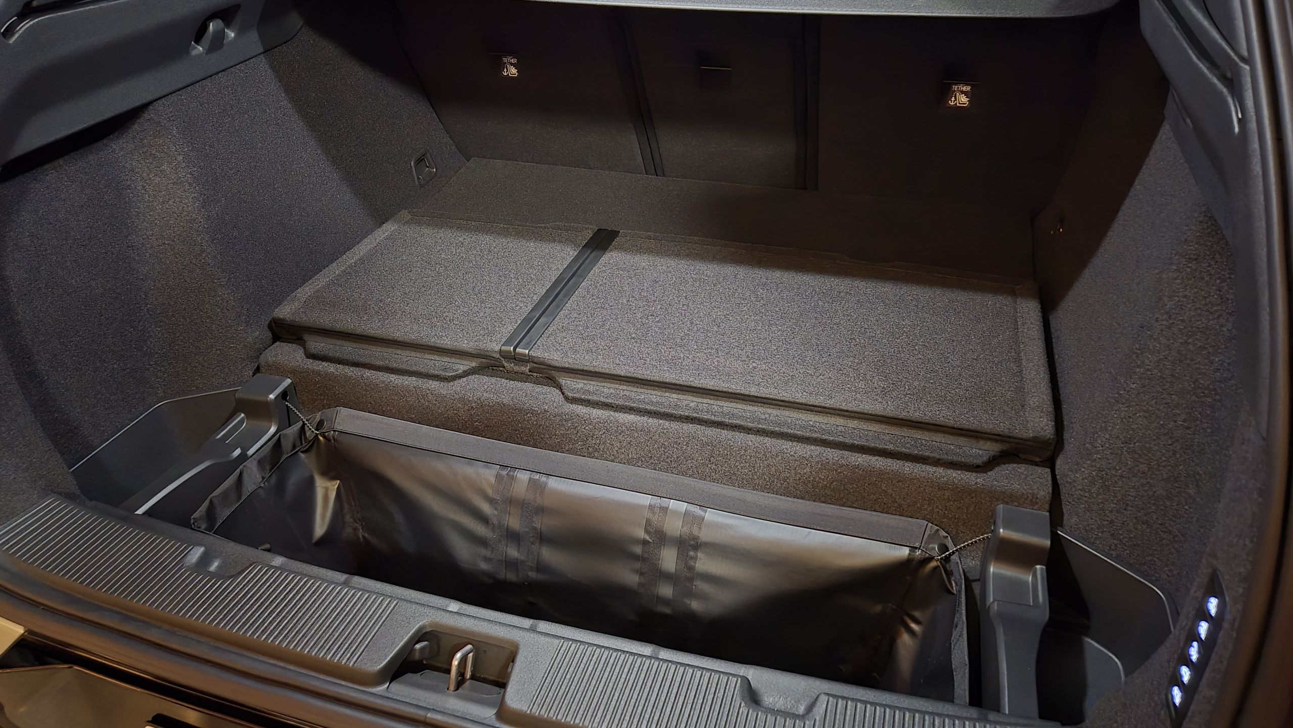 Volvo EX60 Cross Country