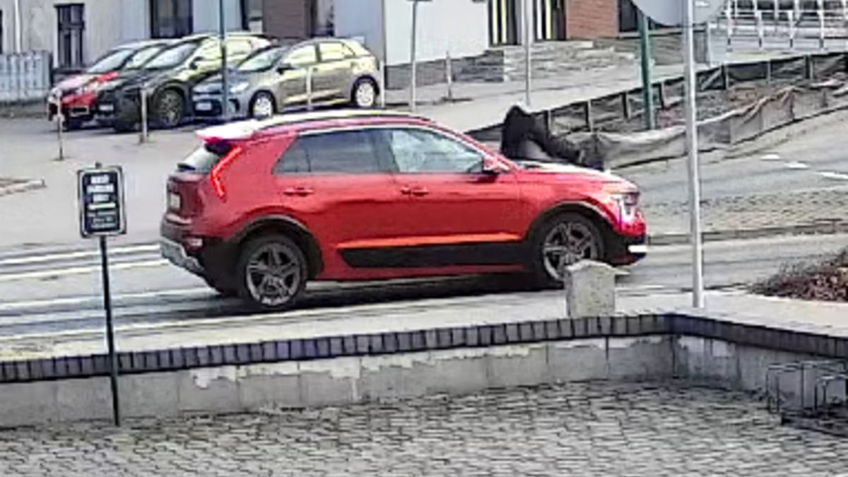 Potrącił rowerzystkę. Rozpoznajesz auto?