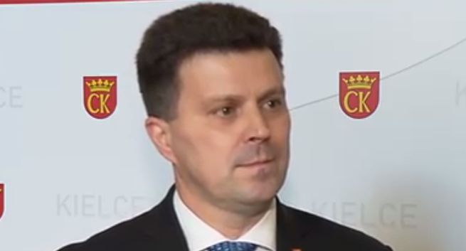 Kielecki urzędnik jak rzecznik wodociągów: powtarza formułkę zamiast odpowiedzieć na pytania TVP (wideo)