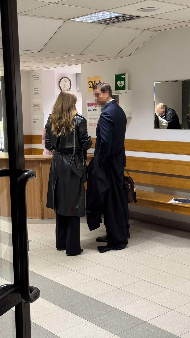 Elegancka Joanna Opozda z torebką za 6 tys. zł w sądzie