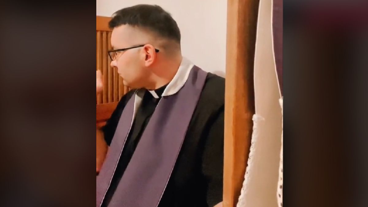 Kolejka do konfesjonału. Ksiądz pokazał, jak wówczas reaguje. 