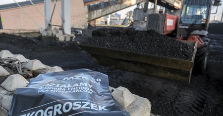 Kupują kota w worku? Polacy skarżą się na wadliwy węgiel. To mogą zrobić