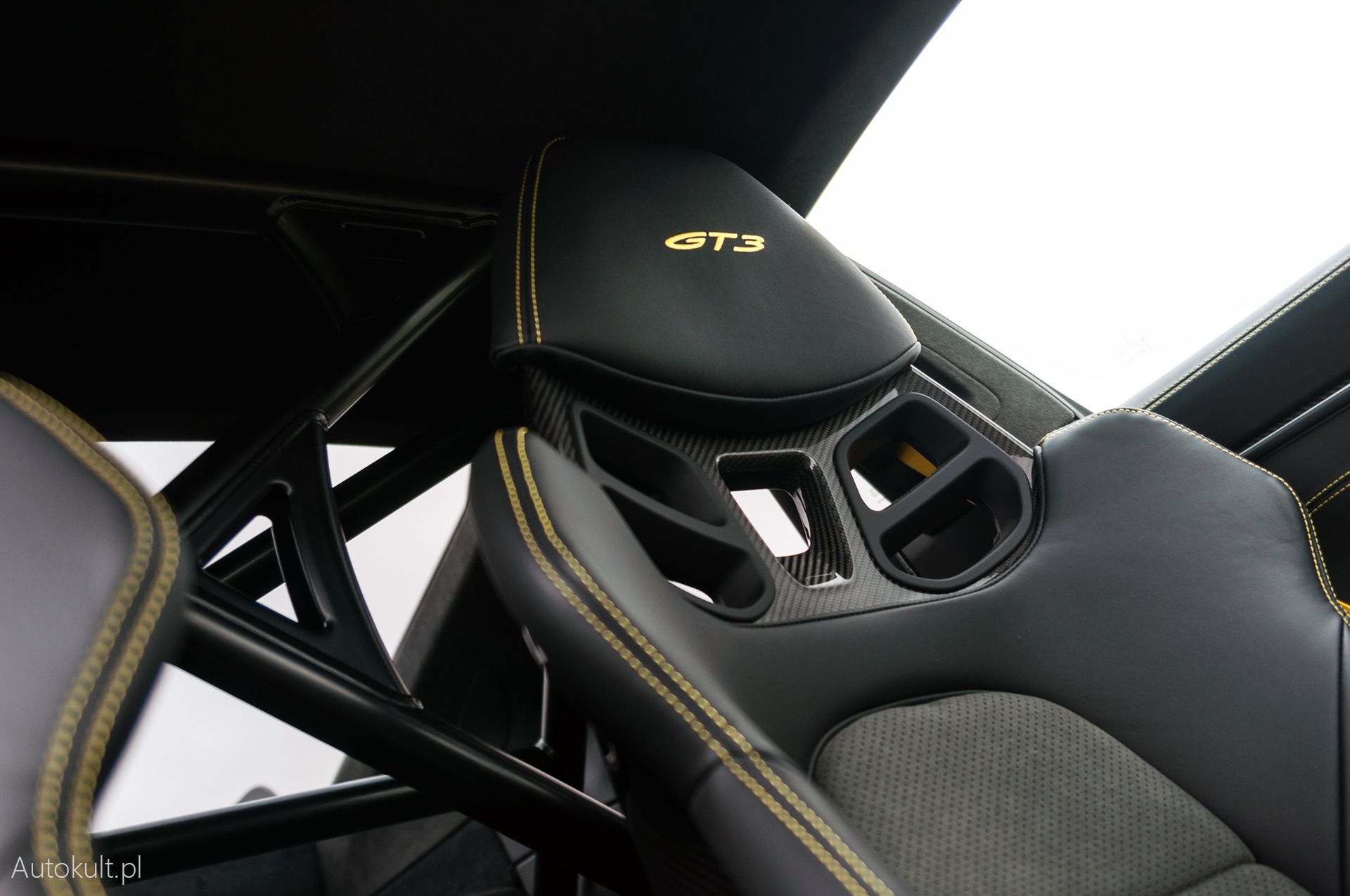 Kubełkowe fotele z Porsche 918 Spyder