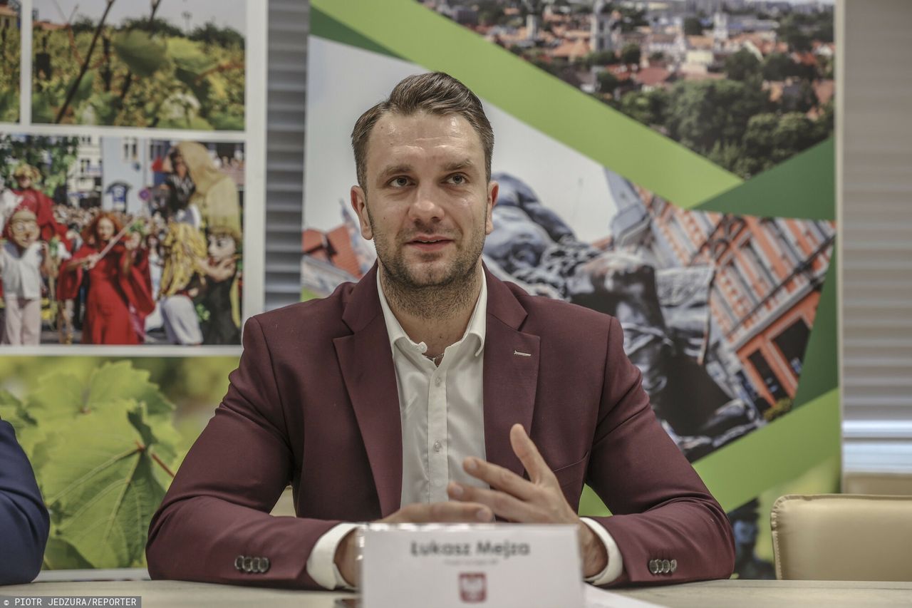 "Wilk watahy" idzie do rządu. Polityczne perypetie Łukasza Mejzy