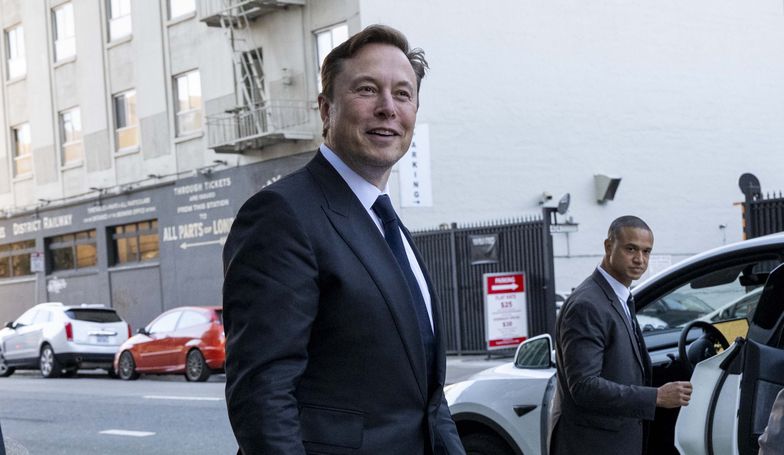 Elon Musk i Tesla pozwani przez akcjonariuszy. Chodzi o bezpieczeństwo autopilota