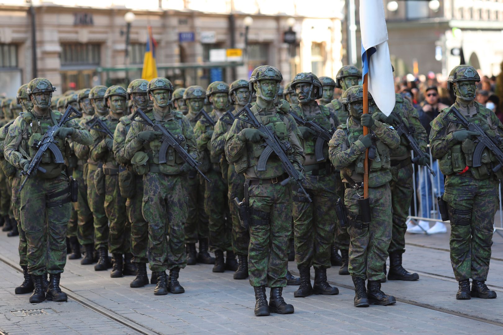 Finlandia w NATO. Spójrzcie na jej armię. Pozory mogą mylić