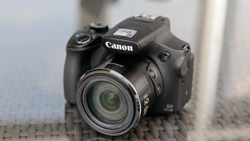 Co to jest aparat superzoom oraz aparat hybrydowy? 1