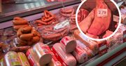 Kosztuje grosze i patrzy na klientów z lady. Kiedyś była rarytasem, dziś wywołuje mdłości