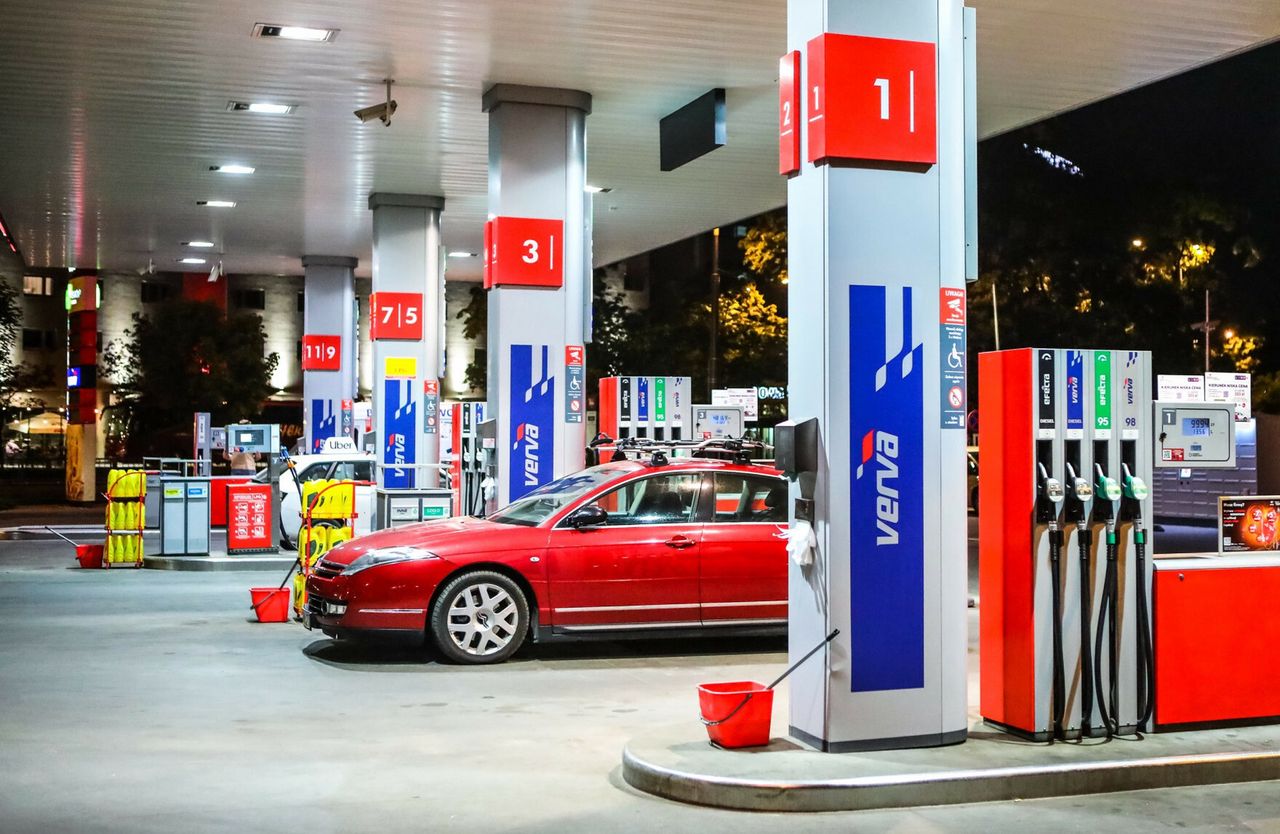 Ceny paliw wystrzeliły, a kierowcom puszczają nerwy. Gniew spływa na pracowników