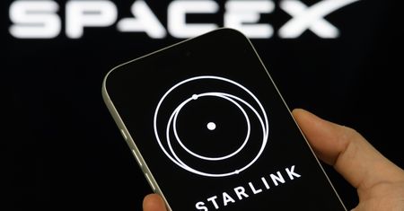 Oszustwo "na Starlinka". Zmieniają telefony w koparki kryptowalut