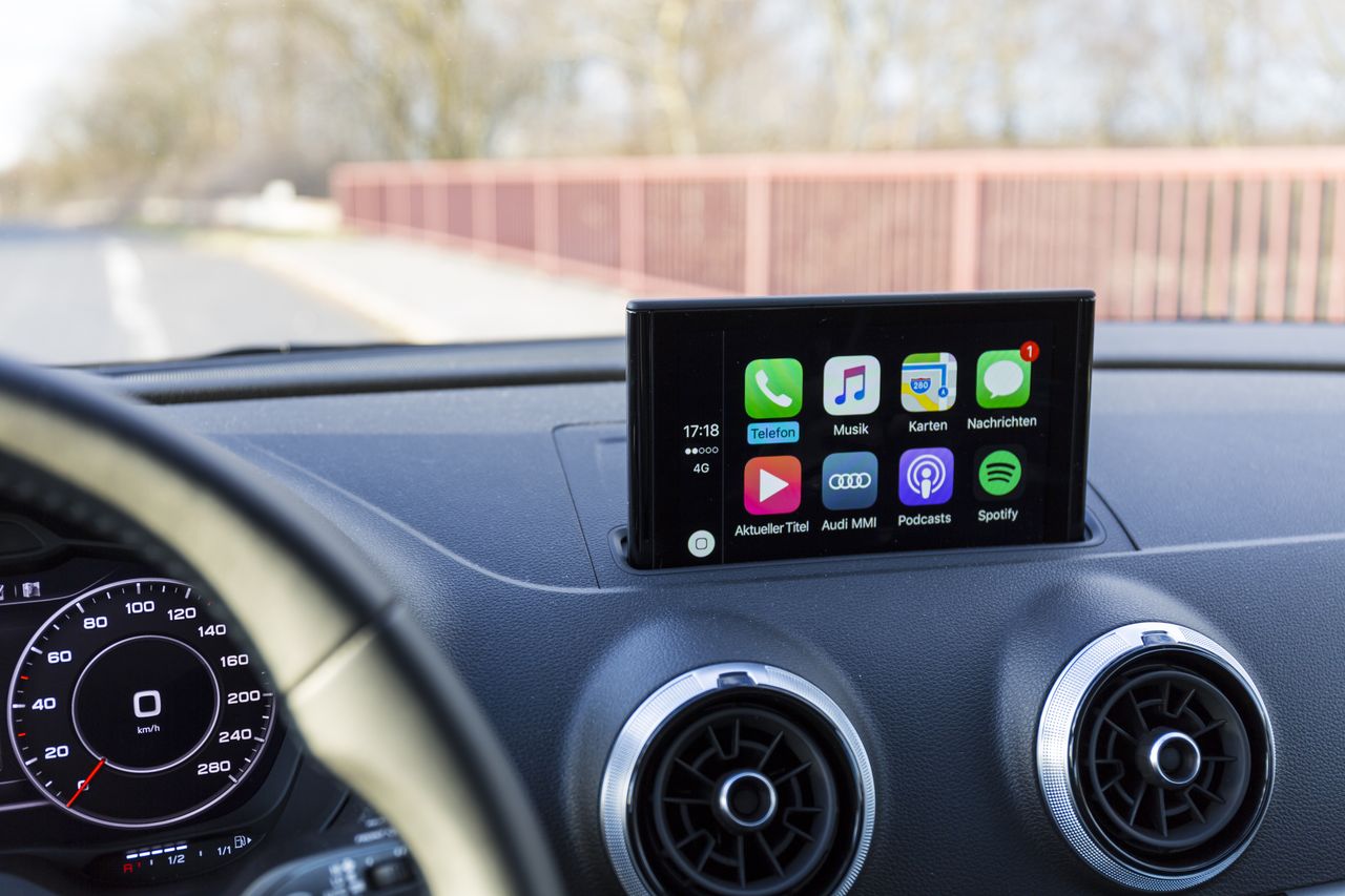 Yanosik trafi do Apple CarPlay. Ostrzeżenia o radarach wkrótce na ekranie samochodu
