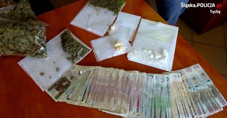 Tychy. Cios w narkobiznes. Przechwyconych 800 działek dilerskich