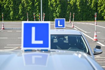 Nie miała okularów. Próbowała przekupić egzaminatora