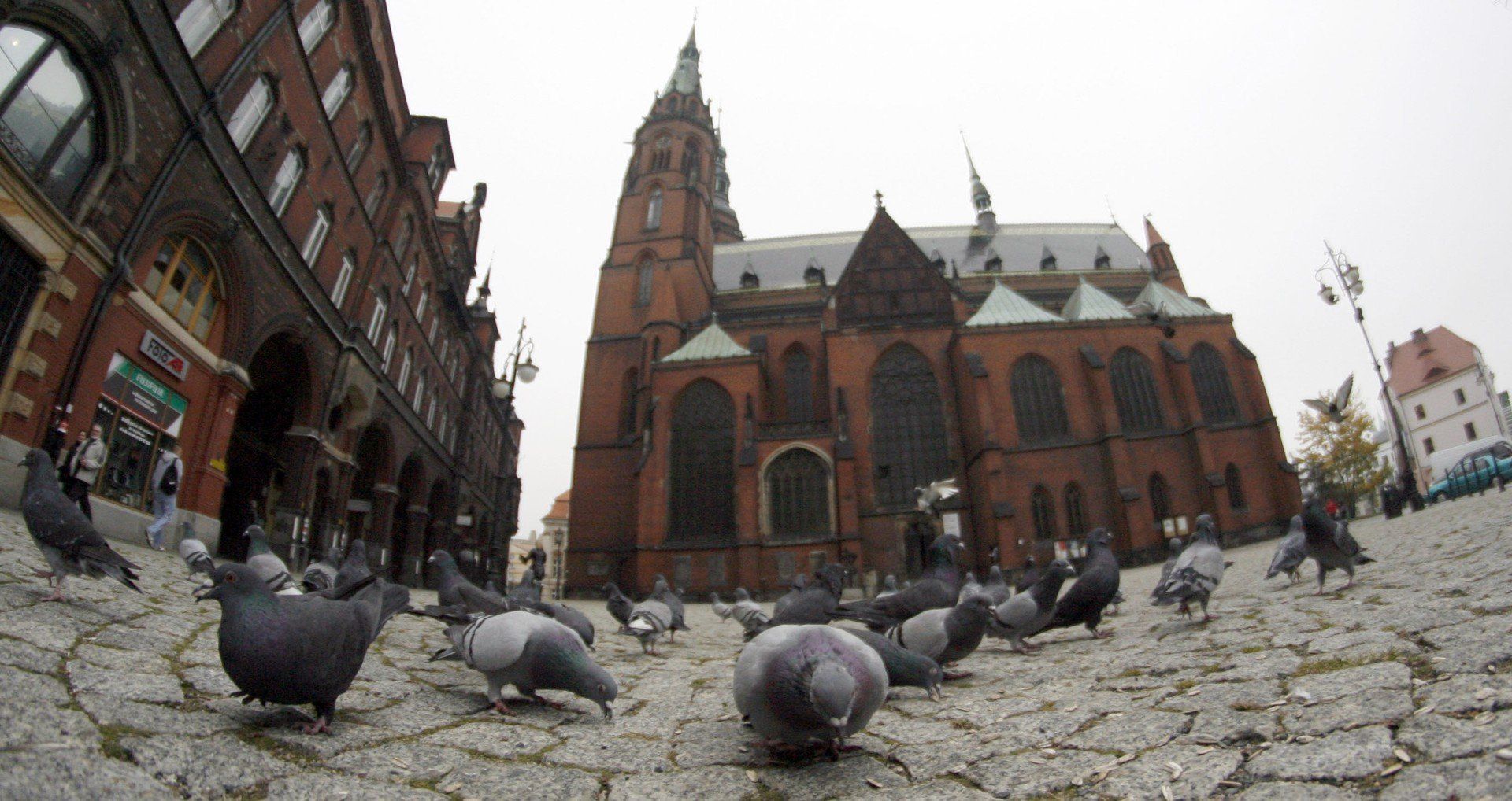 Pijany mężczyzna wszedł do Katedry, był wulgarny, zachowywał się agresywnie