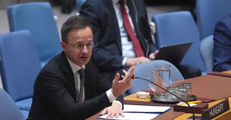 Węgry stanowczo stawiają na rosyjską ropę. "Nie możemy się pozbyć"