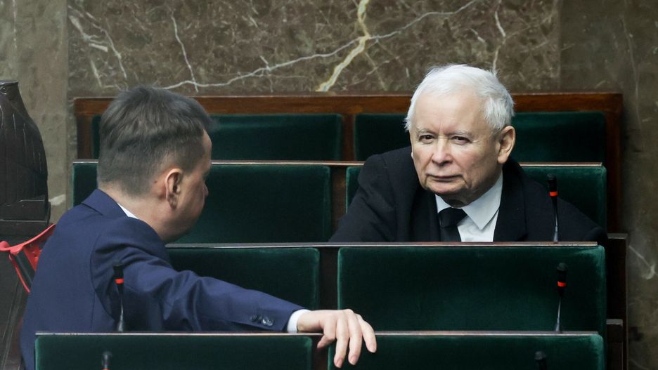 Szef MON Mariusz Błaszczak i prezes PiS Jarosław Kaczyński w Sejmie
