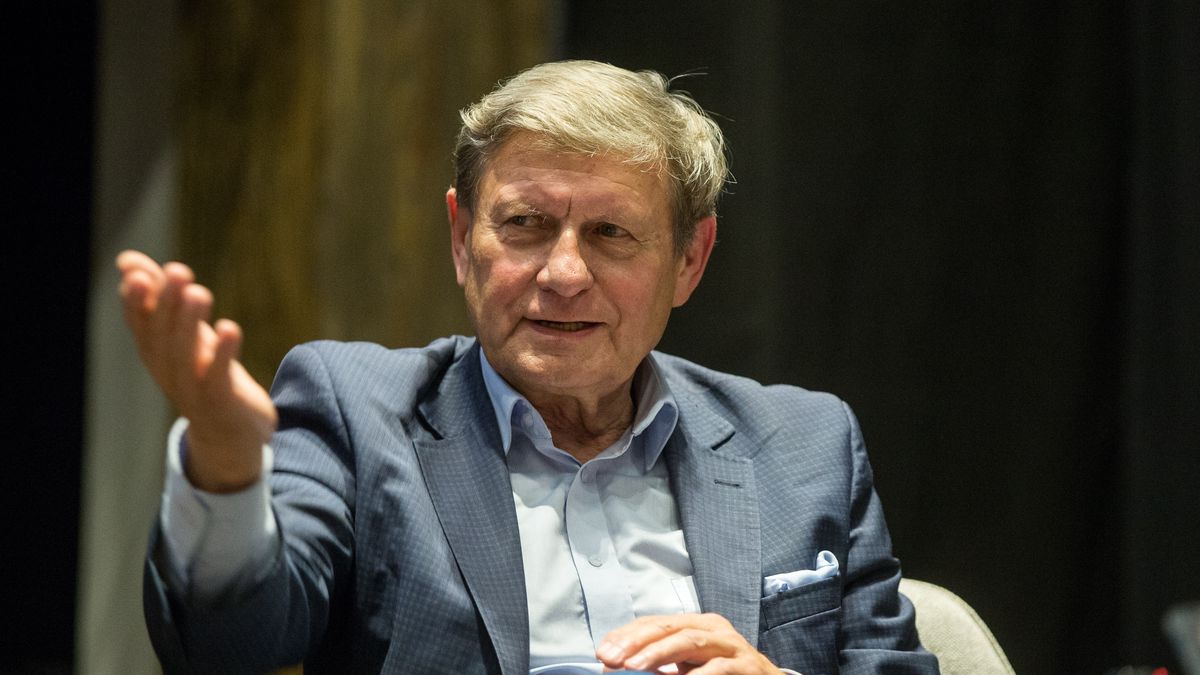 WALESA I BALCEROWICZ W RZESZOWIE
04.10.2019 RZESZOW
PANEL DYSKUSYJNY EUROPA WOLNOSCI Z UDZIALEM LECHA WALESY I LESZKA BALCEROWICZA 
N/Z LESZEK BALCEROWICZ 
FOT MACIEJ GOCLON / FOTONEWS,Image: 475351441, License: Rights-managed, Restrictions: , Model Release: no, Credit line: Copyright:fotonews.com.pl / FotoNews / Forum
Copyright:fotonews.com.pl / FotoNews / Forum
POLITYKA