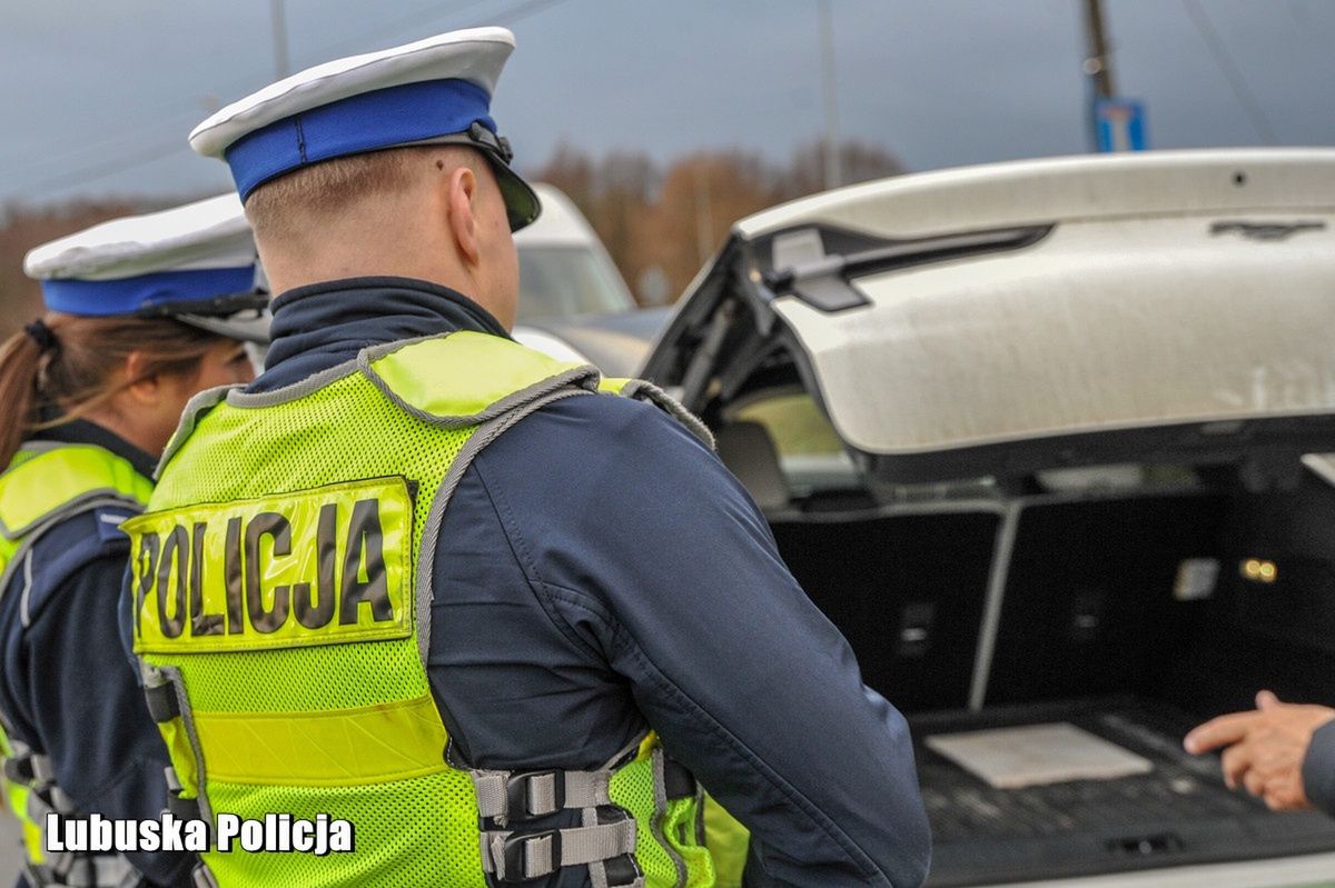 Policja sprawdza bagażnik. Kierowca ma tylko jedno zdanie na obronę