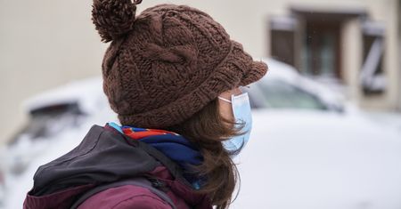 Grypa przyspiesza. Rośnie liczba zachorowań, szpitale reagują ograniczeniami
