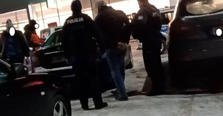 Proboszcz wysyłał dziecku zdjęcia przyrodzenia. Jest reakcja biskupa