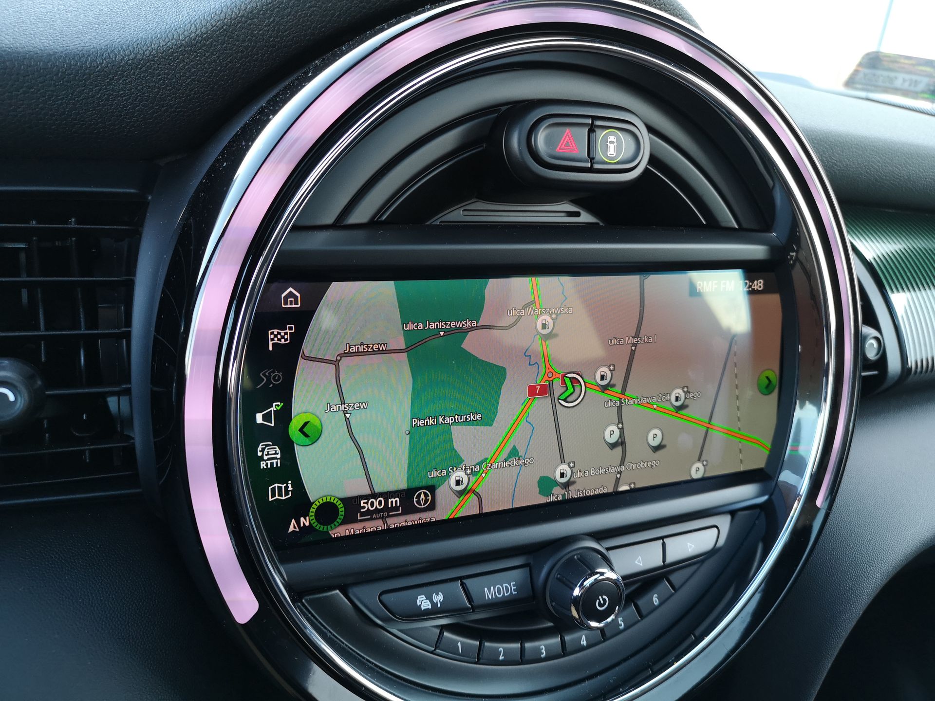 MINI Cooper S: aplikacja MINI Connected, obsługa systemu oraz audio Harman Kardon 12