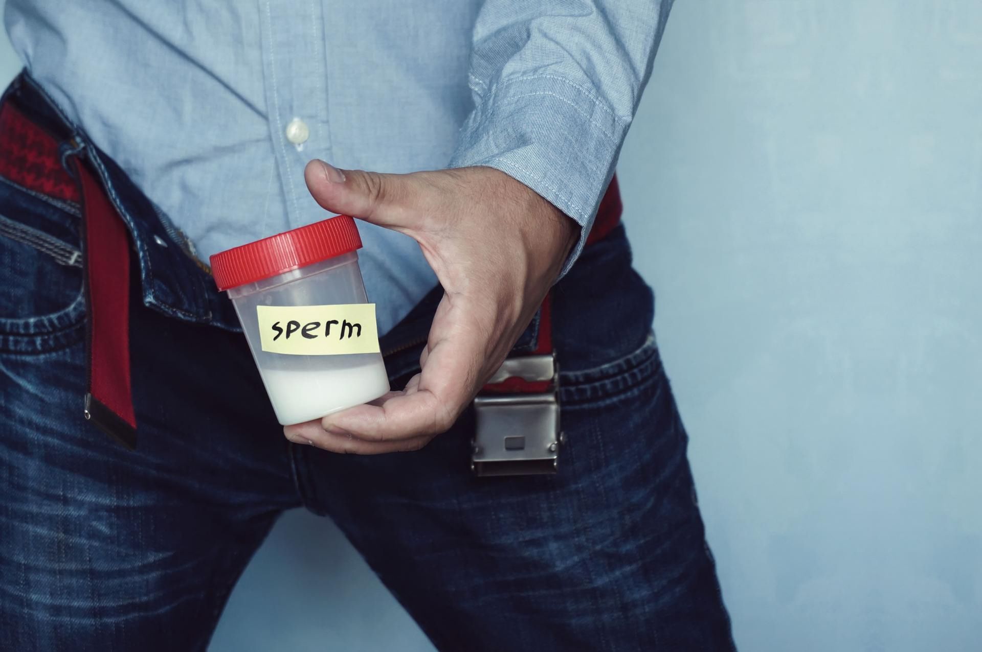 Kolor spermy - co oznacza i kiedy powinien niepokoić?