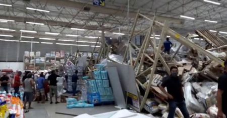 W supermarkecie zawaliły się półki. 8 osób rannych, 21-latka nie żyje