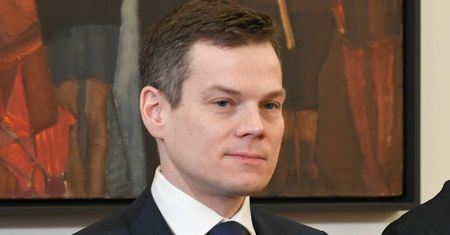 Dymisja w KNF. Wykształcenie bez dyplomu zakwestionowane przez NIK