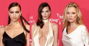 Gwiazdy na gali króla Karola: mroczna Irina Shayk, młodzieńcza Kate Moss, Emily Ratajkowski z dekoltem do pępka... (ZDJĘCIA)