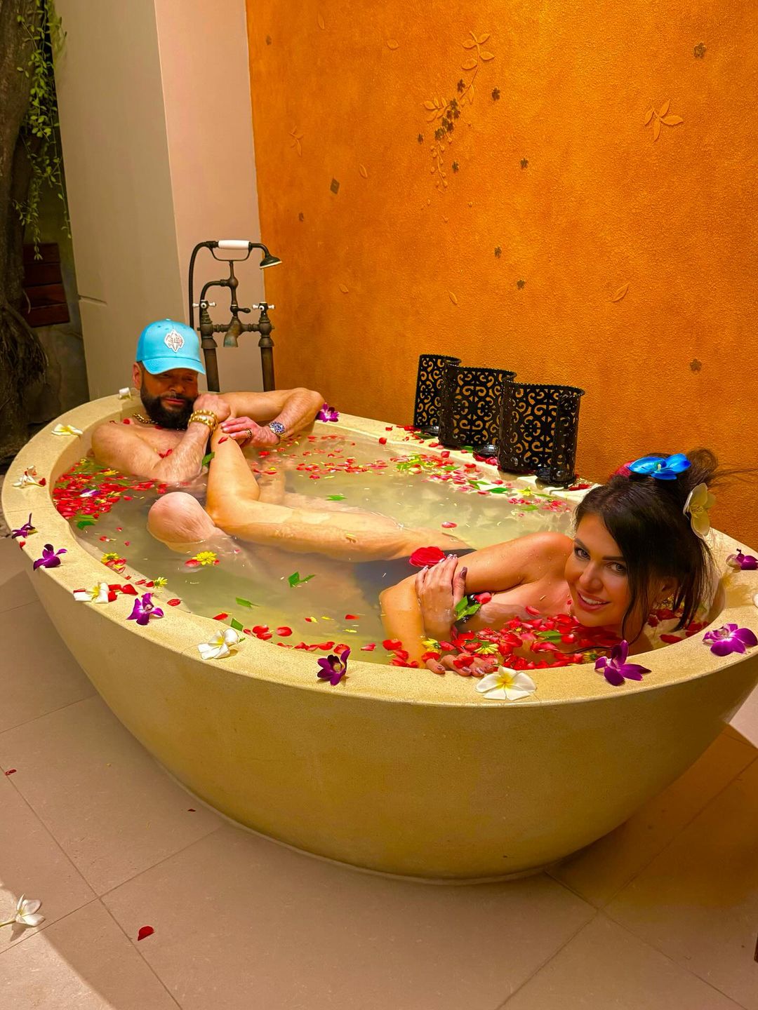 Maja i Krzysztof Rutkowscy w wannie