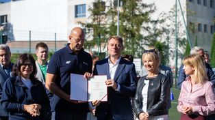 Milion złotych na toruńskie orliki. Minister przywiózł pieniądze także dla Ciechocinka