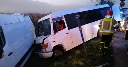 Namysłów. Zderzenie autobusu i busa. 6 osób rannych