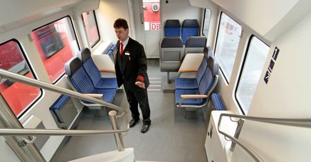 PKP Intercity kupuje używane wagony z Niemiec. Polityczna burza