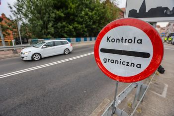 Autem na zagraniczne wakacje. Dokąd jeżdżą Polacy?