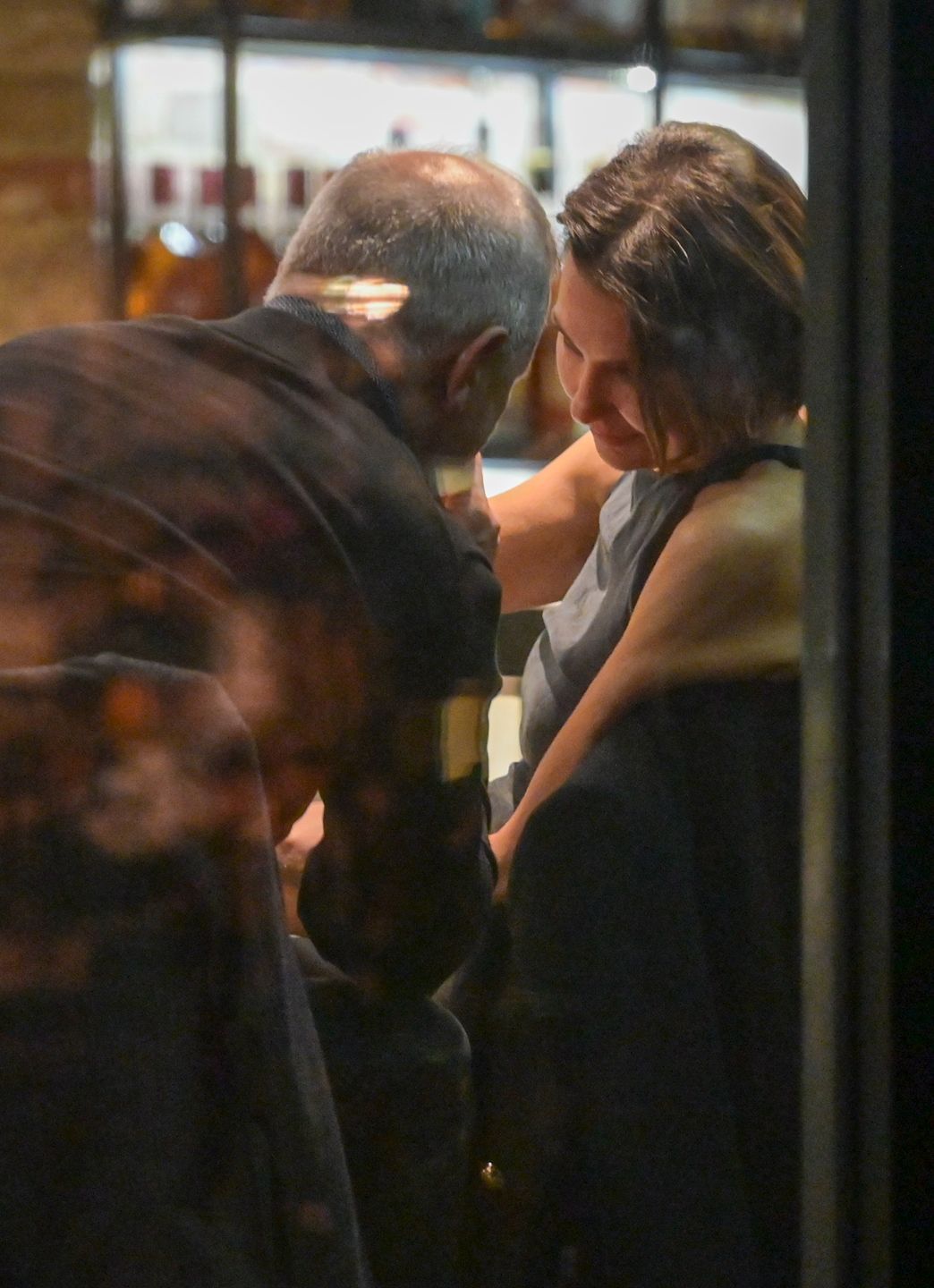 Anna Popek spędza wieczór przy winie w towarzystwie tajemniczego mężczyzny