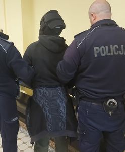 Burda w samolocie. Pasażer rzucił się z pięściami na ludzi