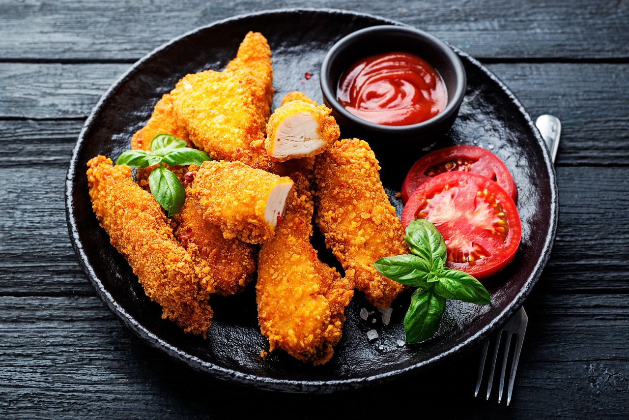 Domowe nuggetsy z kurczaka w chrupiącej panierce