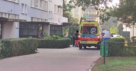 Policjanci zatrzymali 40-latkę poszukiwaną do odbycia kary. Kobieta była pijana i odgrażała się samobójstwem