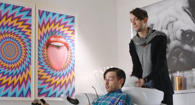 Wizyty u fryzjera z mopsem w pierwszej telewizyjnej kampanii reklamowej a2mobile (wideo)