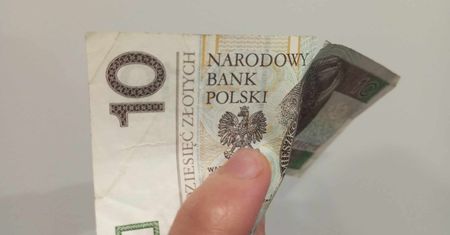Takim banknotem nie zapłacisz? Sprzedawca może go nie przyjąć. NBP tłumaczy