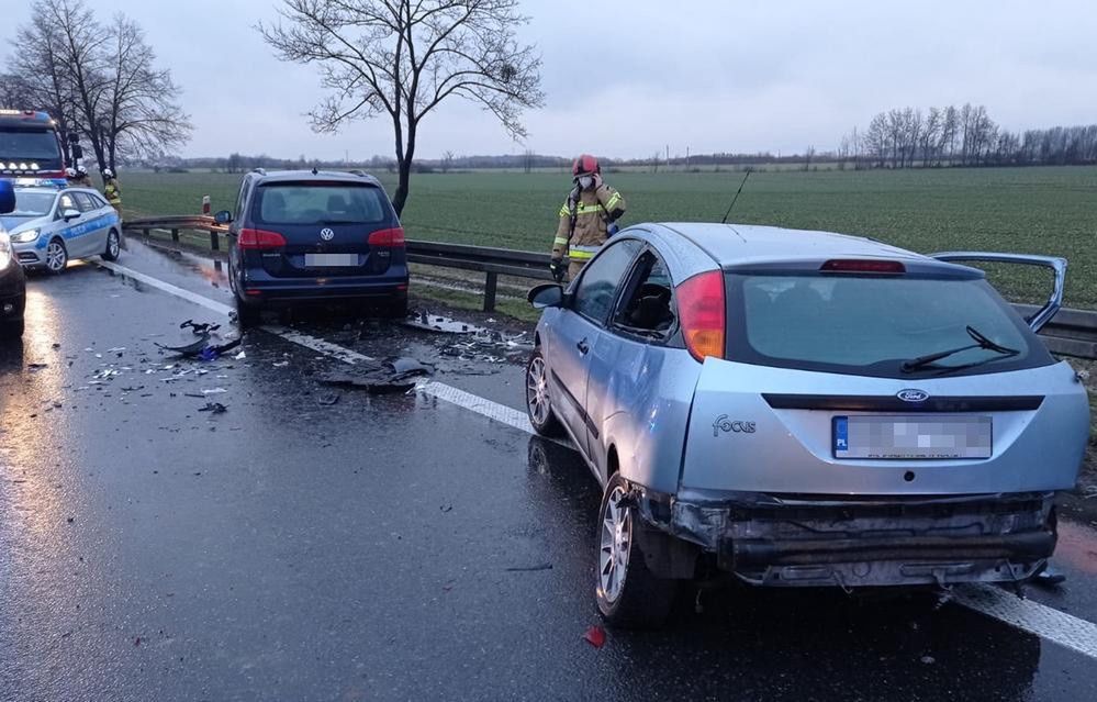 Brzeg. Poszukiwania kierowcy białego busa zakończone sukcesem. W wypadku zginęło 4-letnie dziecko