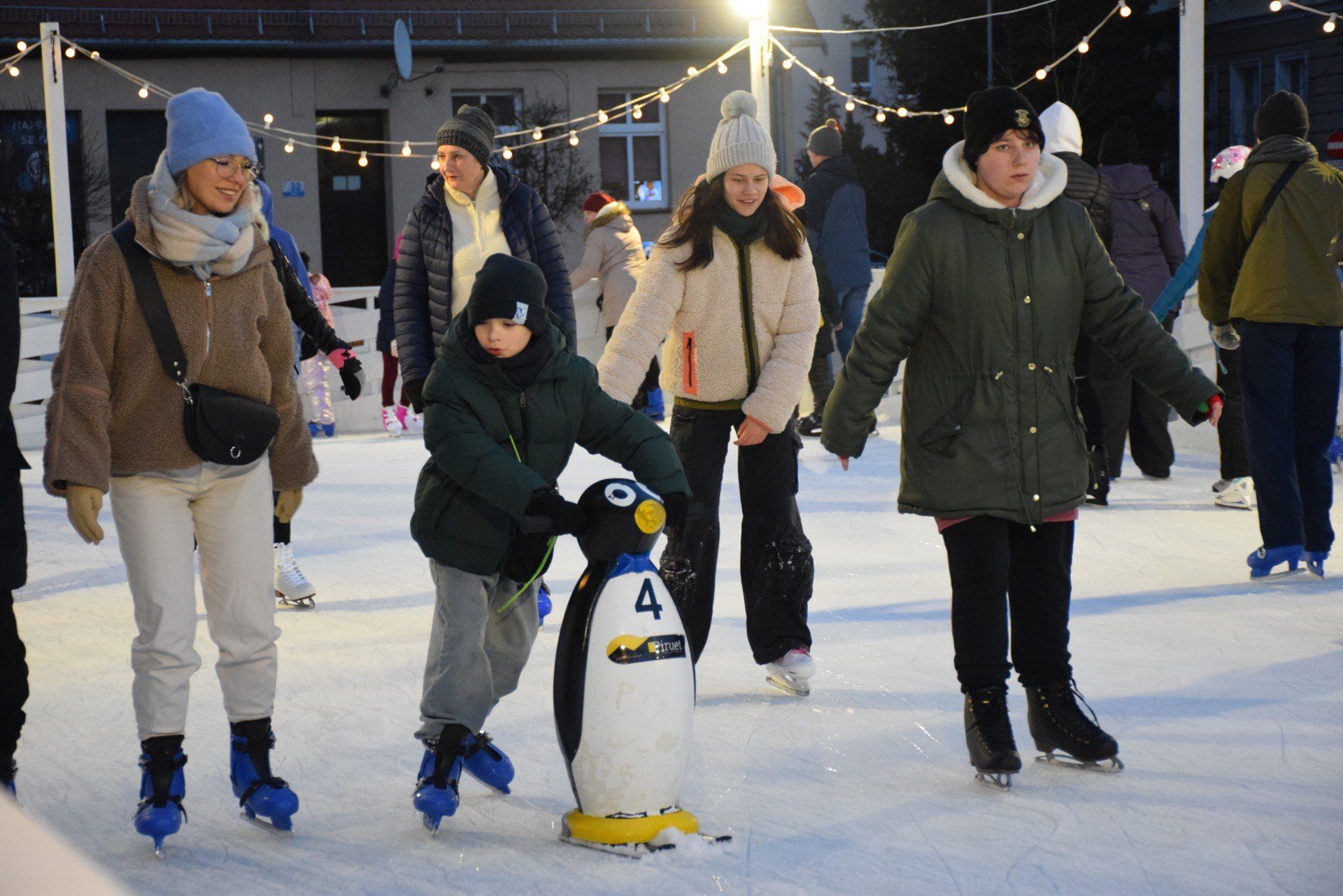 Otwarcie lodowiska w Szamotułach już wkrótce - zobacz archiwalne zdjęcia z ubiegłego roku!