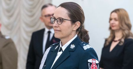 Spór o podwyżkę nowej minister finansów. Resort odpowiada na zarzuty