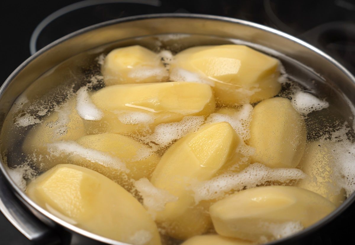 Lemon juice: The secret to vibrant, intact potatoes