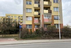 Suwałki. Wyrzucił swoją babcię przez balkon. Jest opinia biegłych