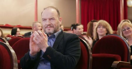 Zwolniono go z teatru. Redbad Klynstra w sądzie