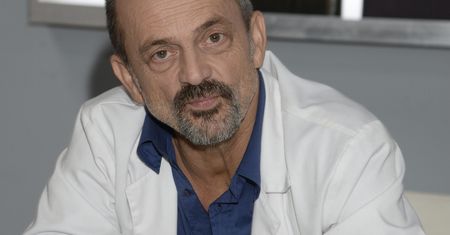 Jacek Koman zagrał księdza u boku umierającego papieża. Ale czy jest wierzący?